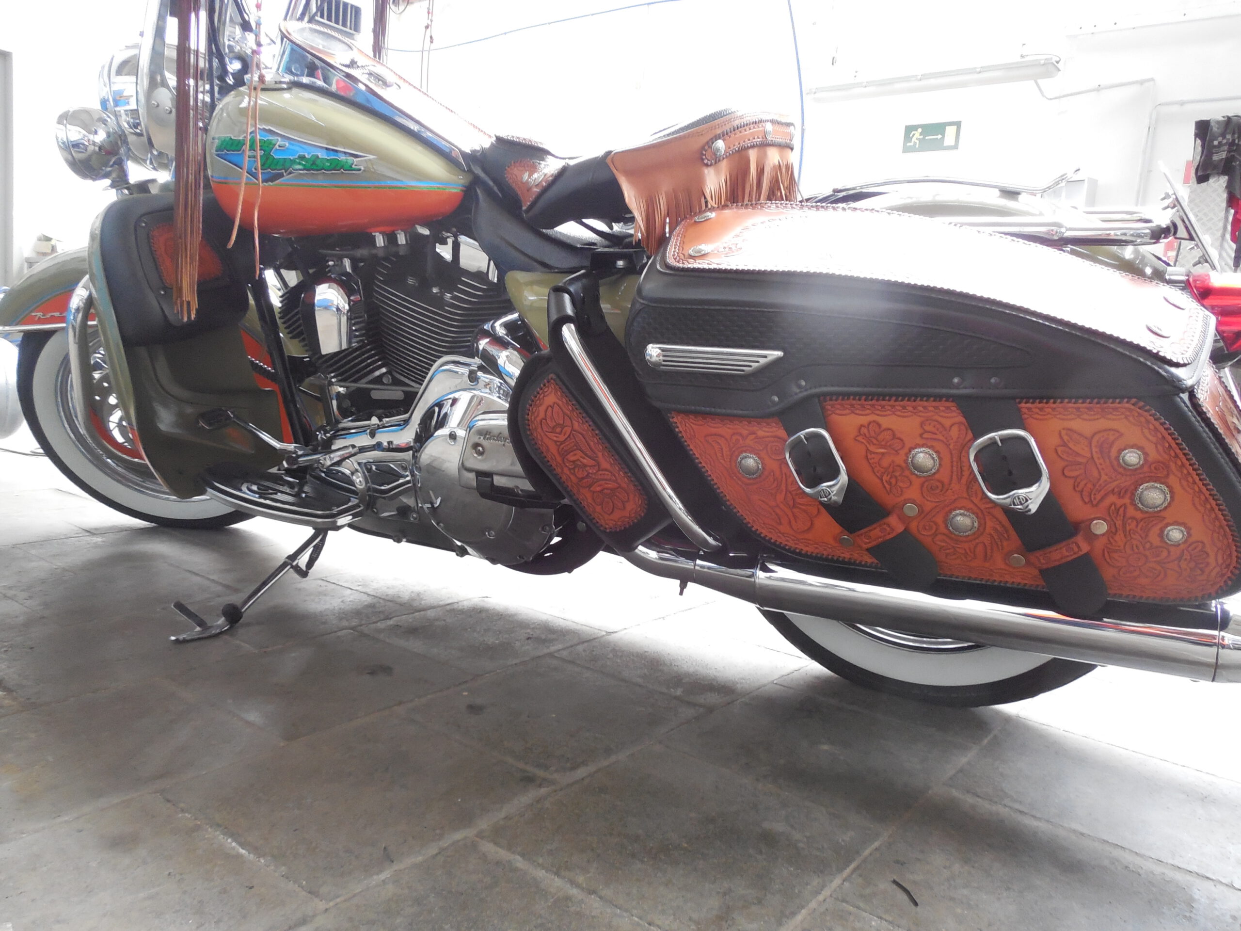 Tribune Touring 16